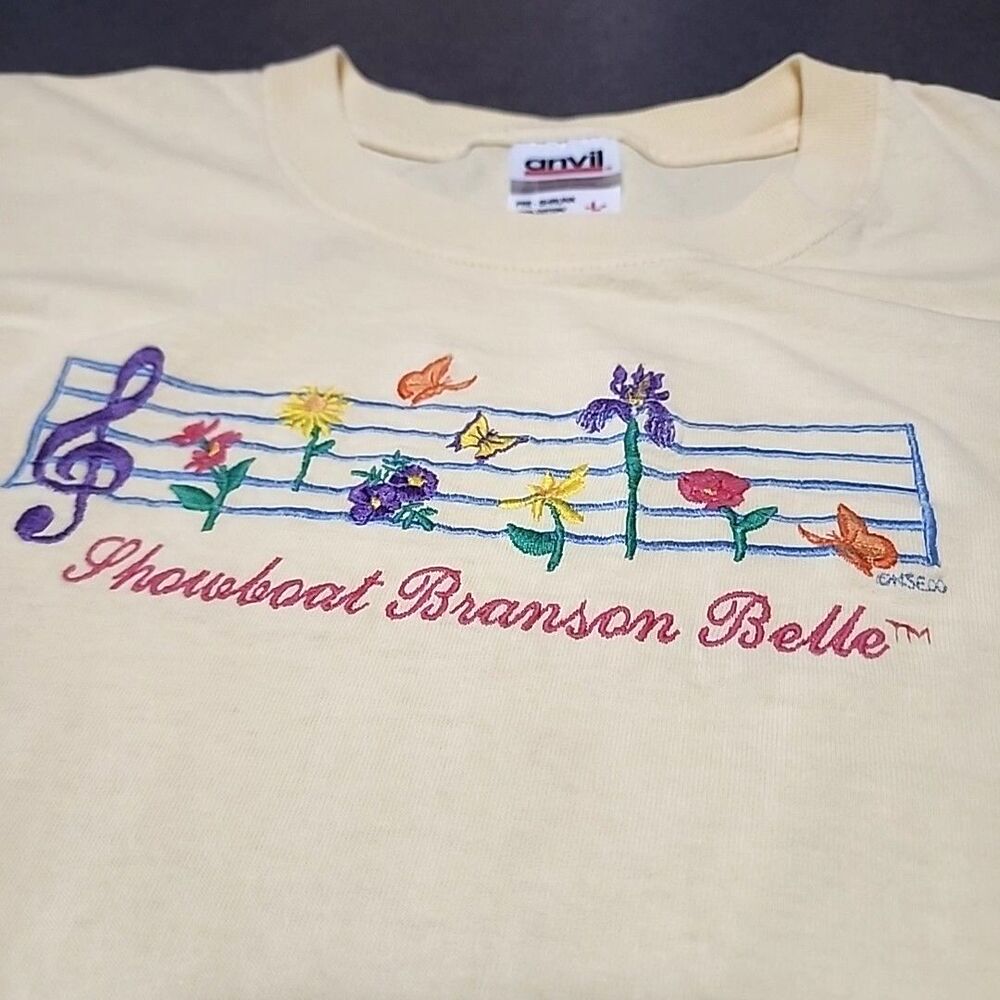 Showboat Branson Belle Music Note Vintage Women's Large Yellow short sleeve T